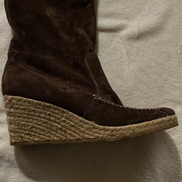 Report | Wedged Boots - Picture 4 of 8